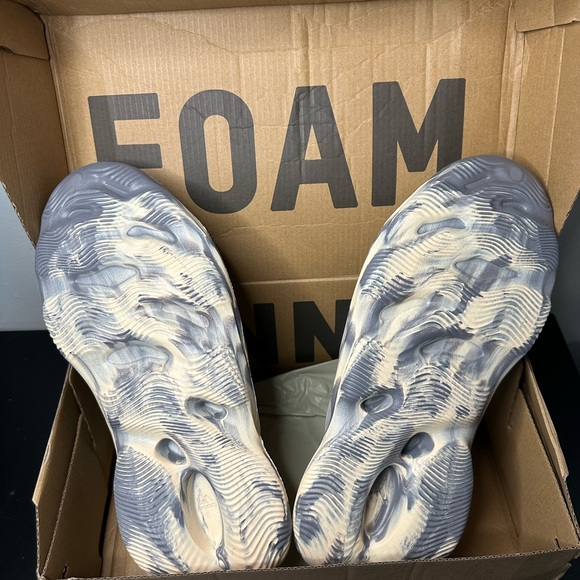 MXT Moon Gray YEEZY FOAM RNNR - Picture 3 of 6